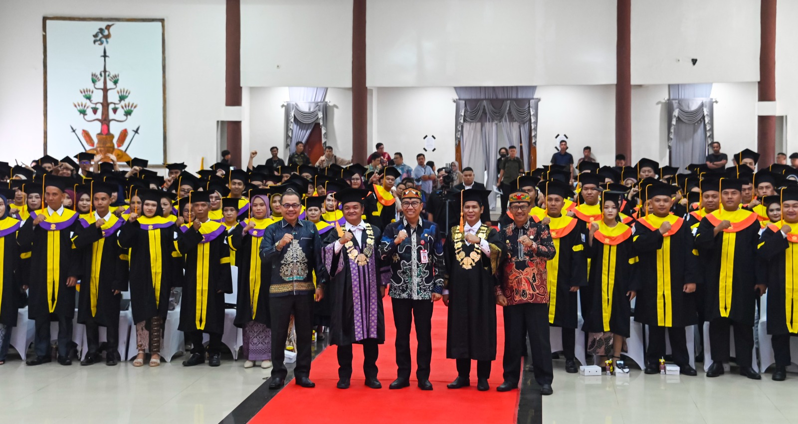 Gelar Wisuda Daerah, UT Palangka Raya Cetak 427 Lulusan, Pemprov Dorong Pemerataan Akses Pendidikan Tinggi
