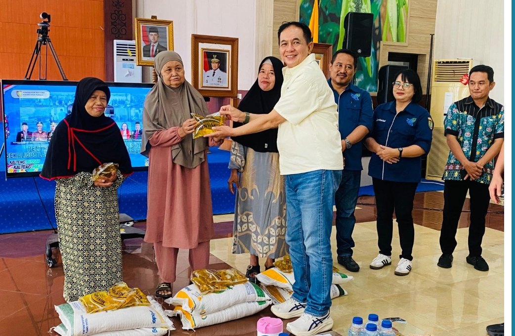 Bupati Barito Timur Hadiri Penyerahan Bantuan Pangan Presiden dan Pasar Murah Jelang Nataru