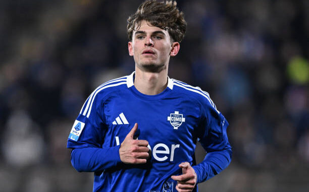 Manchester United Siap Rogoh Rp1,25 Triliun Demi Gelandang Muda Como, Nico Paz