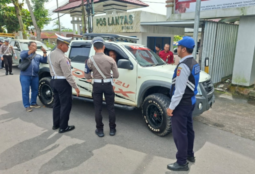 Razia Gabungan, Cek Pajak Kendaraan di Pangkalan Bun