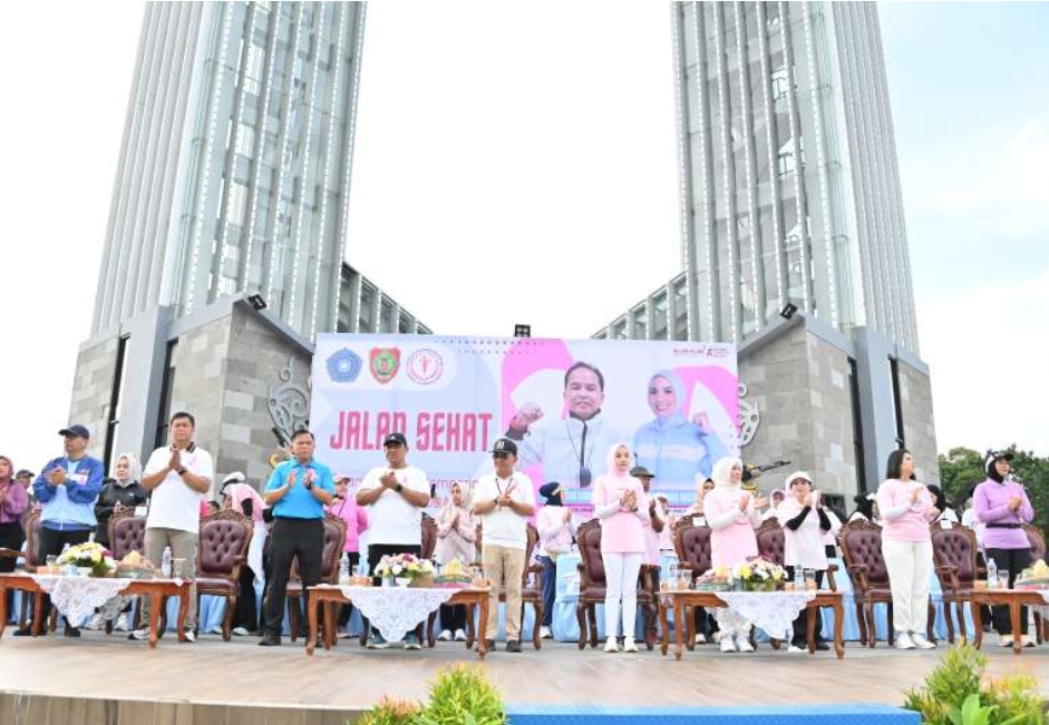 Gubernur Ajak Warga Peduli Deteksi Dini Lewat Jalan Sehat Hari Kanker Payudara Sedunia