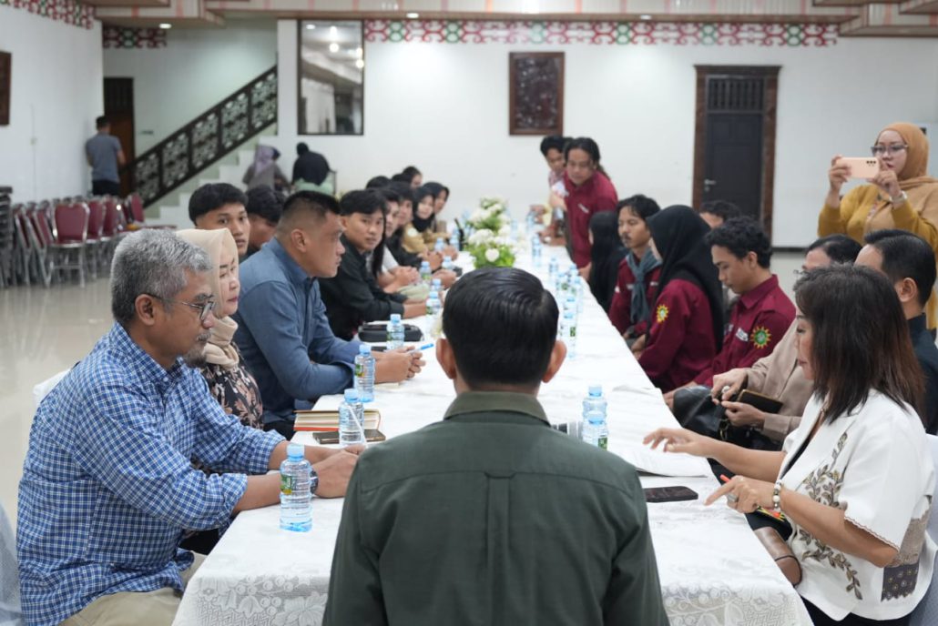 Dialog Hangat Palangka Raya: Mahasiswa Ajukan Ide Green City hingga Guru Praktik, Wali Kota Janji Forum Rutin
