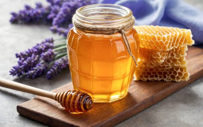 Apakah Madu Terbukti Lebih Ampuh Redakan Batuk daripada Obat Sirup, Ini Penjelasan Dokternya!