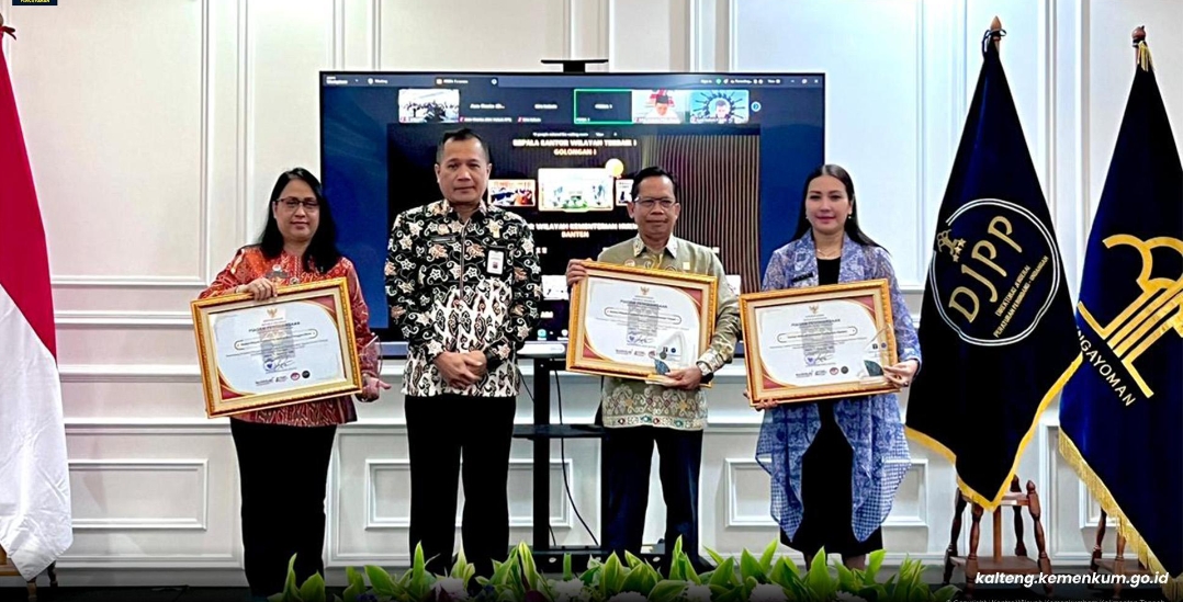 Kanwil Kemenkum Kalteng Raih Penghargaan Terbaik II Legislasi Daerah 2025