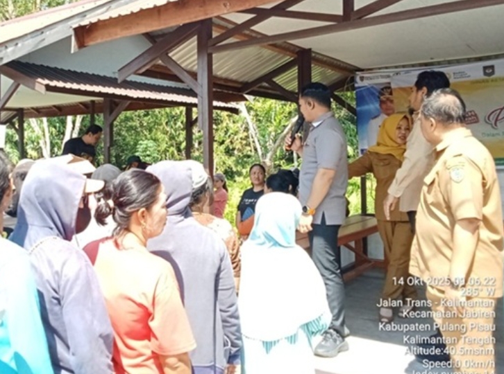 Bupati Pulang Pisau Pantau Gerakan Pangan Murah, 150 Paket Sembako Ludes Diserbu Warga Jabiren Raya