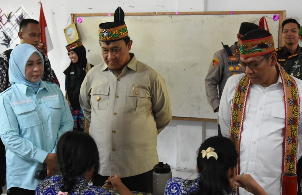 Wakil Ketua DPR RI Tinjau Program Makan Bergizi Gratis di Kapuas