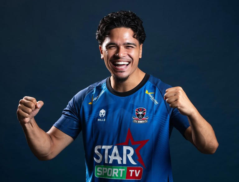 FCV Dender EH Resmi Rilis Jersey Kandang 2025/26: Warna Biru Ikonik dan Sentuhan Indonesia dari Mills