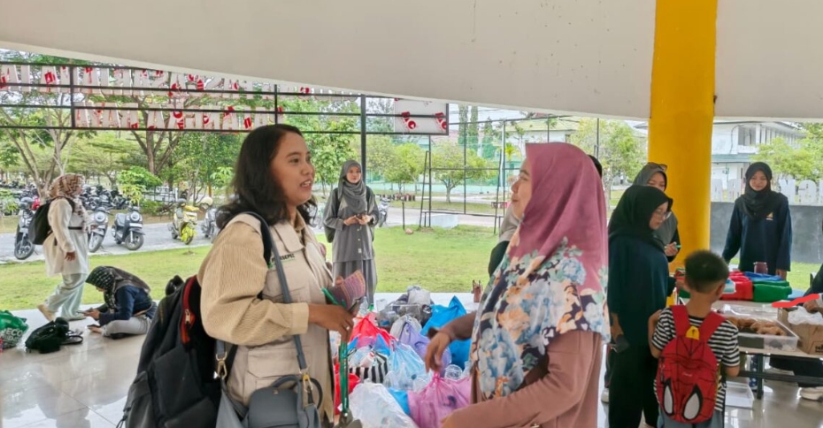Mahasiswa UIN Palangka Raya Tukar Sampah dengan Sembako, World Cleanup Day 2025 Jadi Meriah