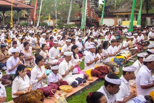 Umat Hindu Palangka Raya Rayakan Galungan dan Kuningan di Pura Pitamaha