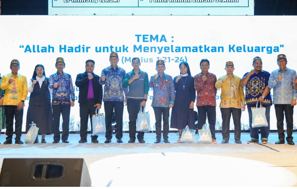 Gubernur Hadiri Ibadah dan Perayaan Natal Bersama Pemprov Kalteng 2025