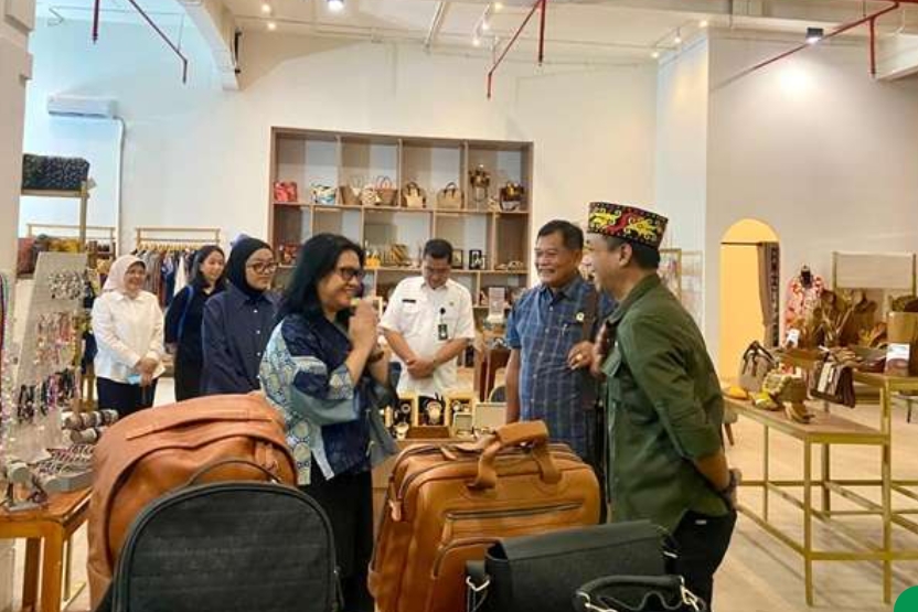DPRD Kalteng Kunjungi Galeri Patrakomala Dekranasda Kota Bandung