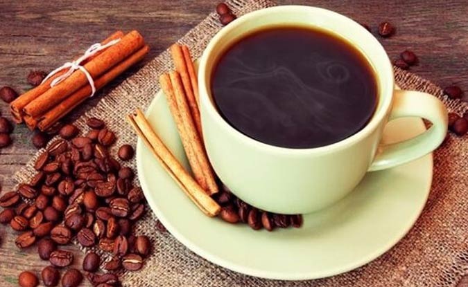 Rahasia di Balik Segelas Kopi Pahit di Pagi Hari: Manfaat, Risiko, dan Tips Minum yang Aman untuk Kesehatan!