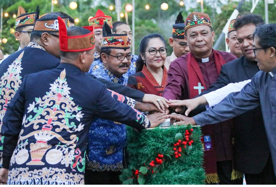 Penyalaan Perdana Lampu Natal 2025 di Bundaran Besar, Pemprov Ajak Warga Maknai Terang sebagai Pengharapan