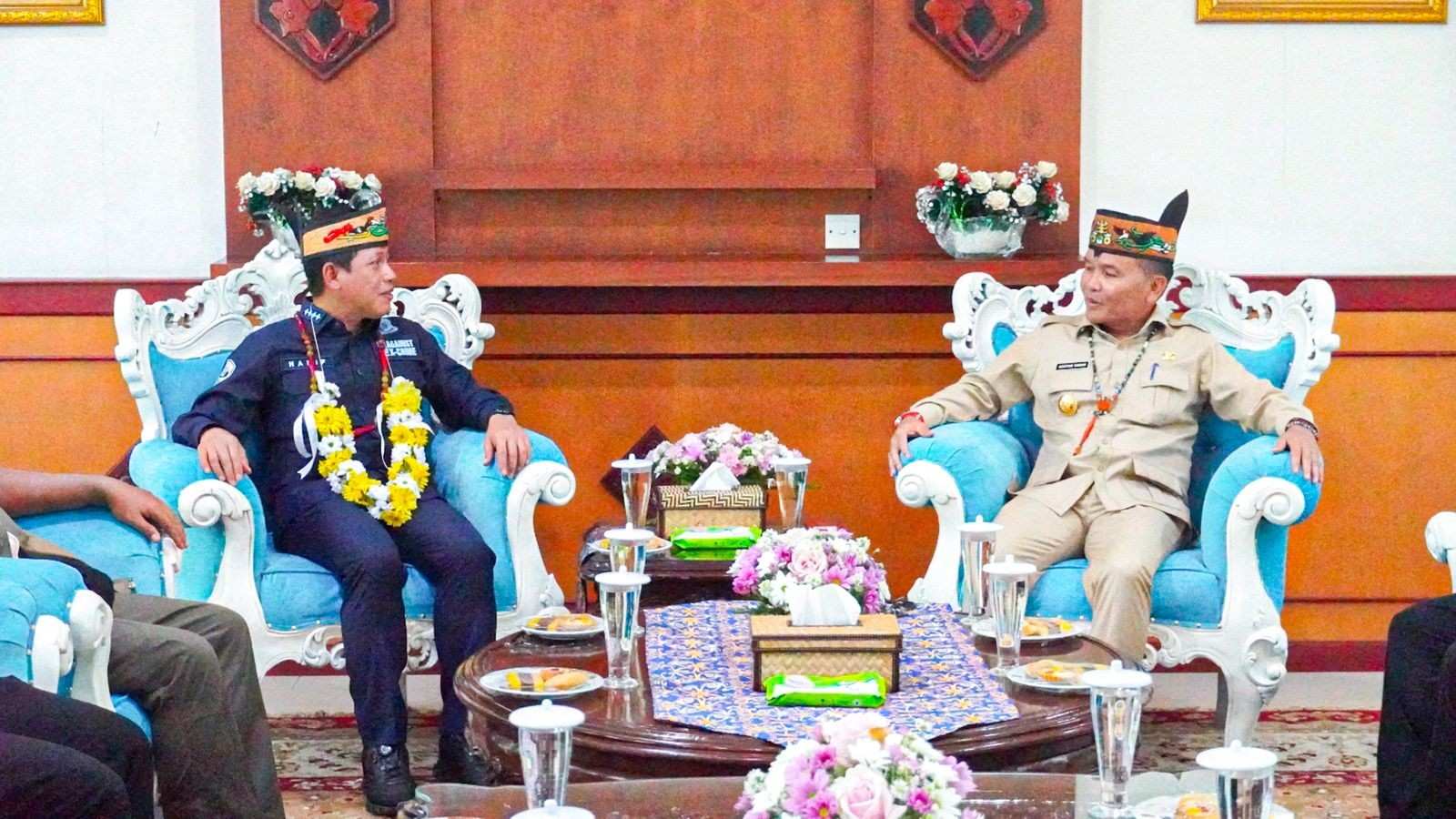 Gubernur Kalteng Sambut Menteri LHK dengan Adat Dayak, Perkuat Sinergi Atasi Karhutla