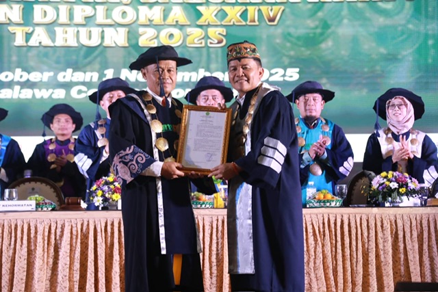 Gubernur Hadiri Wisuda dan Pengukuhan Guru Besar UMPR
