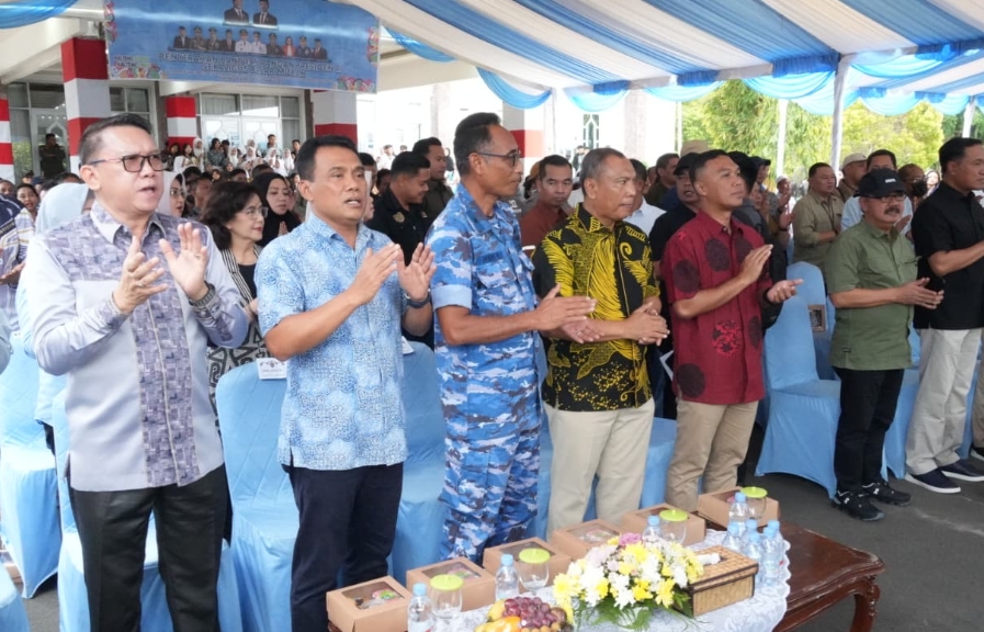 Wawali Hadiri Penyaluran Bantuan Presiden dan Launching Pasar Murah