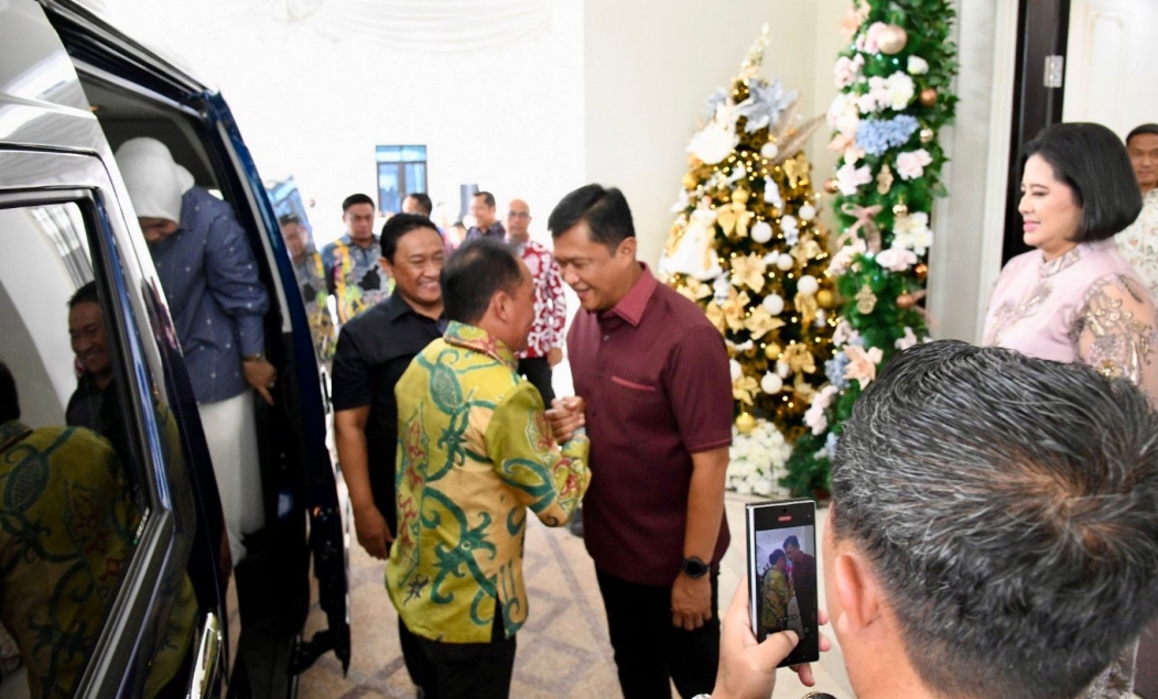 Gubernur - Wagub Sambangi Tokoh dan Pejabat Rayakan Natal, Tegaskan Semangat Huma Betang