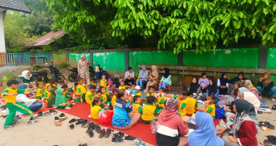 Anak-anak Kalampangan Ikuti Kelas Dongeng Digelar Perpustakaan Pandawa