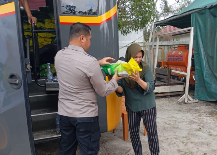 Antusias Warga Bukit Tunggal Sambut Gerakan Pangan Murah Polri
