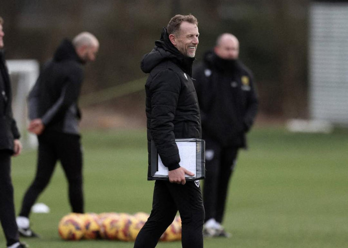Gary Rowett Manfaatkan Piala Presiden 2025 untuk Cari Pemain Baru! Oxford United Siap Jemput Bintang di Indone