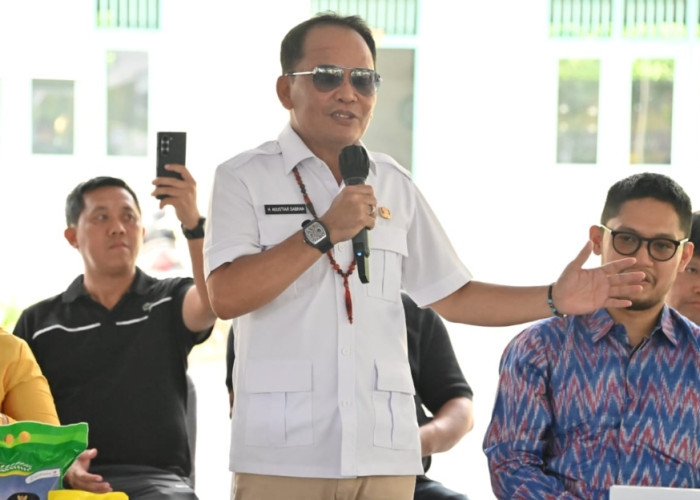 Pasar Murah di Kobar Diserbu Warga, Gubernur Bagikan 2.000 Paket Gratis