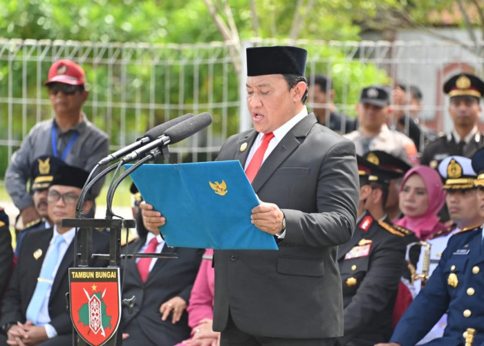 Hari Pahlawan, Wagub Edy Pratowo Pimpin Tabur Bunga dan Pemakaman Militer