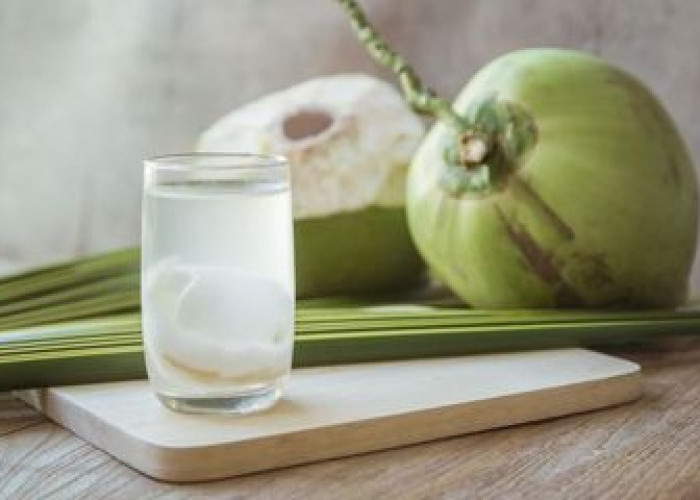 5 Kondisi yang Sebaiknya Menghindari Air Kelapa: Waspadai Risiko di Balik Segarnya Minuman Alami Ini!
