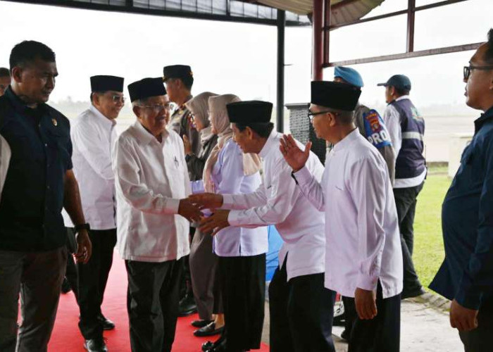 Jusuf Kalla Lantik Agustiar Sabran Jadi Ketua Dewan Masjid Indonesia Kalteng 2025–2030