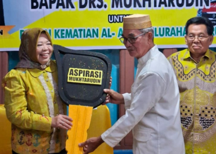 Bupati Kobar Serahkan Mobil Ambulans Bantuan Menteri Mukhtarudin