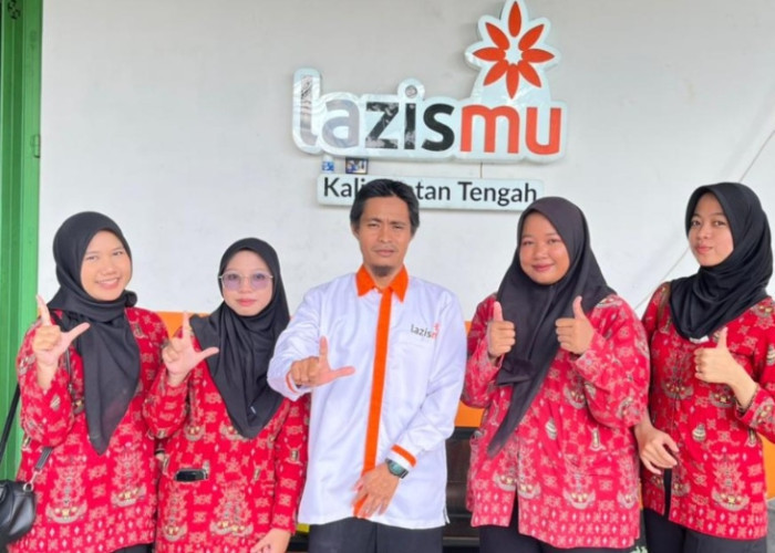 Mahasiswa Farmasi UMPR Belajar Langsung Filantropi Digital di LAZISMU Kalteng