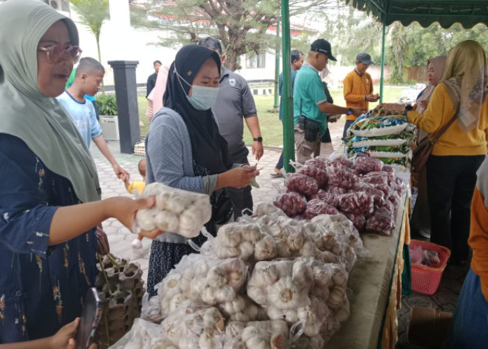 Warga Serbu Gerakan Pangan Murah di Kobar, Beras hingga Gula Dijual di Bawah Harga Pasar