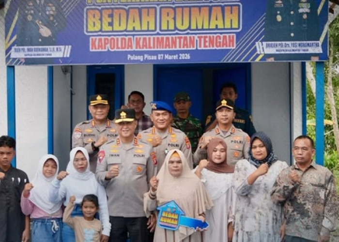 Kapolda Salurkan Bedah Rumah dan Bansos untuk Warga di Pulang Pisau