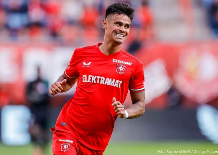 FC Twente Resmi Pecat Joseph Oosting, Mees Hilgers Punya Peluang Bertahan?