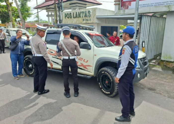 Razia Gabungan, Cek Pajak Kendaraan di Pangkalan Bun