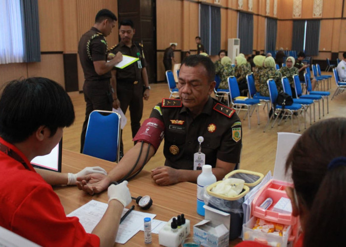 Donor Darah Meriahkan HUT ke-80 Kejaksaan di Kalteng, Pegawai Berpartisipasi