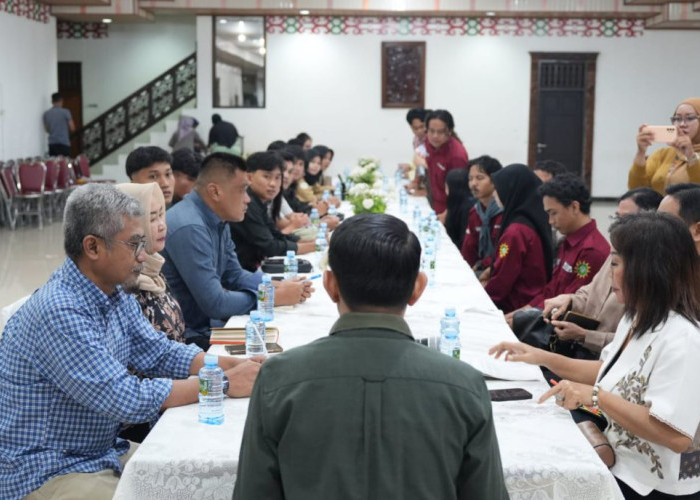 Dialog Hangat Palangka Raya: Mahasiswa Ajukan Ide Green City hingga Guru Praktik, Wali Kota Janji Forum Rutin