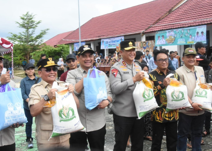 Gubernur Agustiar Buka Pasar Murah di SMAN 4 Muara Teweh