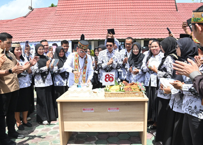 Pemprov Komitmen Tingkatkan Kesejahteraan Guru di Hari Guru Nasional 2025