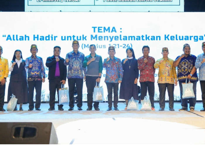 Gubernur Hadiri Ibadah dan Perayaan Natal Bersama Pemprov Kalteng 2025