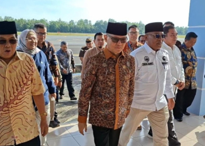 Menteri PPMI RI Mukhtarudin Tiba di Kobar, Disambut Hangat Pejabat Daerah