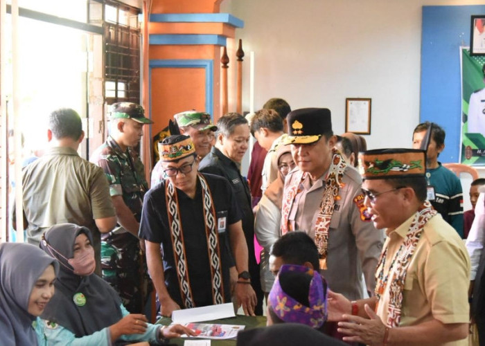 Gubernur Tegaskan Pendidikan Harga Mati, Tinjau SMAN 1 Sampit