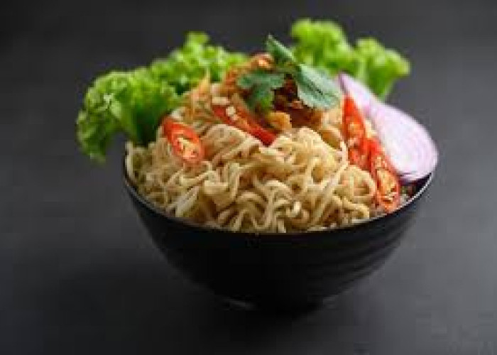 Jangan Asal Makan! Ini 5 Makanan yang Sebaiknya Tidak Dikonsumsi Bersama Mi Instan