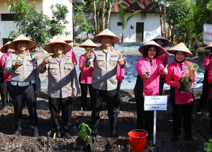 Kapolda Panen Sayur di Lahan P2L, Dukung Ketahanan Pangan Nasional