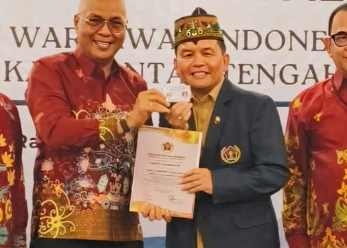 Gubernur Agustiar Sabran Terima Anugerah Anggota Kehormatan PWI, Diapresiasi Konsisten Bangun Pers