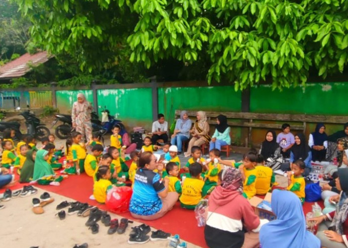 Anak-anak Kalampangan Ikuti Kelas Dongeng Digelar Perpustakaan Pandawa