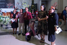 Wabup Bartim Bagi Sepeda Listrik di Natal GKE, Ajak Jemaat Perkuat Persaudaraan!