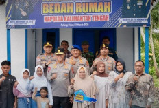 Kapolda Salurkan Bedah Rumah dan Bansos untuk Warga di Pulang Pisau